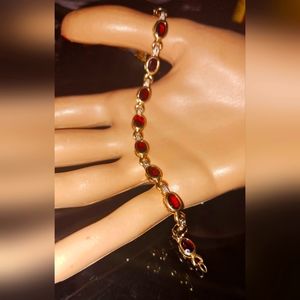Beautiful 10k solid yellow gold Garnet bracelet